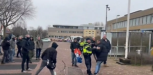 В Гааге задержали 8 человек на акции против строительства приюта для беженцев