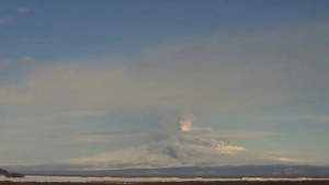 Вулкан Шивелуч на Камчатке выбросил шестикилометровый столб пепла