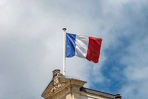 Во Франции призвали свернуть помощь Киеву и сосредоточиться на диалоге с Россией