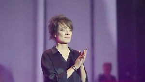 Земфира* приостановила выступления и уехала из Парижа