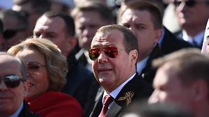 «Свои же и повесят на майдане»: Медведев назвал два исхода для киевского режима после СВО