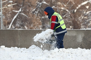 Мирзиёев наградил медалью дворника, спасшего ребёнка в Петербурге