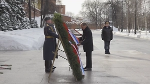 Дмитрий Медведев поздравил россиян с Днём защитника Отечества