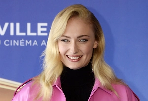 Спалилась. Звезду "Игры престолов" Софи Тёрнер впервые запечатлели беременной