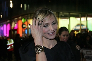 Папарацци сняли 48-летнюю Кэмерон Диас на улице, но даже они с трудом узнали эту "беззубую старушку"