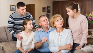 Забота или неравенство? Почему дочь с квартирой для родителей важнее сына с крышей над головой