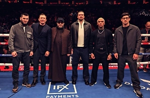 Украинцы захейтили «предателя» Усика за фото с российскими боксёрами