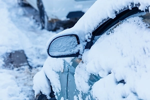 Хабаровск сковало ледяным дождём, аэропорт приостановил полёты 