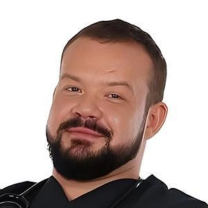 Операция на самом половом члене не является медотводом от армии. Хоть где сделай, хоть на лице. Если у него период восстановления запротоколирован не менее двух-трёх месяцев, он два-три месяца не будет призван. Потому что они после операции носят экстендеры, то есть вытяжители. Примерно до полугода возможно получить отсрочку, да. Но совсем – нет.