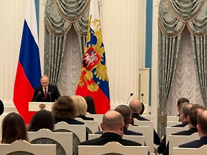 Путин вручает премии в области науки и инноваций молодым учёным за 2025 год
