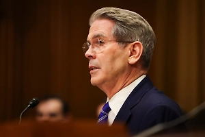 Глава Минфина США пригрозил России «крупнейшим пакетом санкций»
