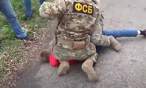 16 лет за «работу на Украину»: ФСБ показала видео задержания хакера и его реакцию в суде