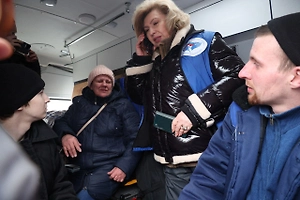 Спасённая с Украины жительница Курской области разрыдалась от воспоминаний о плене