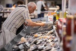 Три крупные торговые сети получили предостережения из-за микробов в селёдке под шубой