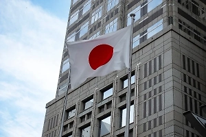 Премьер Японии заявила о приверженности курсу на мирный договор с Россией