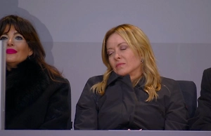 «Спит, как ангелок»: Мелони уснула на открытии Олимпиады