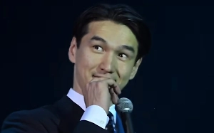 «Снимать нельзя!» Сабурова сняли на видео при выходе из VIP-зоны аэропорта Алма-Аты 