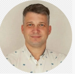 Не стоит дарить религиозные предметы — иконы, свечи или атрибутику, связанную с различными религиями. Сейчас не Пасха, и такой подарок на 23 Февраля смотрится странно. Билеты на выступления конкретных исполнителей — например, если девушке нравится Стас Михайлов или кто-то другой. Лучше не дарить такие билеты, так как неизвестно, как он к этому отнесётся. Гораздо разумнее — сертификат, который мужчина сможет потратить на то, что ему действительно нравится, например, на покупку билетов на понравившегося исполнителя. Билеты на спортивные мероприятия — это риск, если вы не разбираетесь в спорте.