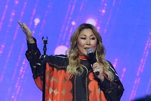 Неизвестные порезали платья Аниты Цой на 5 млн рублей перед концертом в Кремле

