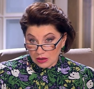 Почему выбирает женщина? Потому что природа наделила ее деторождением. Это не приобретенная, это заложенная природой программа – она лучше знает, от какого мужчины надо рожать здоровых детей, какой мужчина способен на будущее, если он молодой, понять, сможет ли он поднять это потомство и обеспечить безопасность этого потомства или нет. Соответственно, именно женщина выбирает.