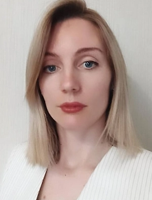 Если симптомы — выраженная слабость, головокружение, потемнение в глазах, обмороки, учащённое сердцебиение, резкое снижение массы тела, выпадение волос, ломкость ногтей — появились на фоне соблюдения поста, это повод отменить строгие ограничения и пересмотреть рацион. Насторожить также должна боль в животе, изжога, нарушения стула. 