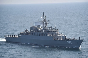 США нанесли удар по иранскому эсминцу «Джамаран», он тонет